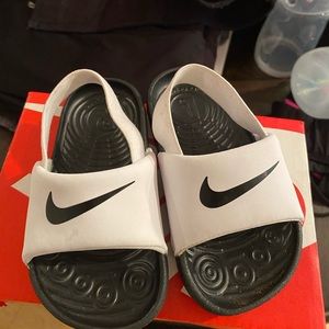 Nike Kawa Slides / Size 6C
